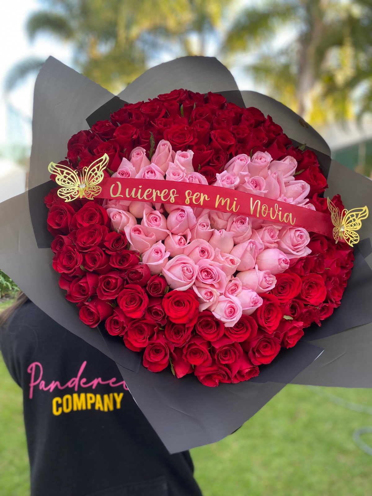 Ramo 150 Rosas con Corazón
