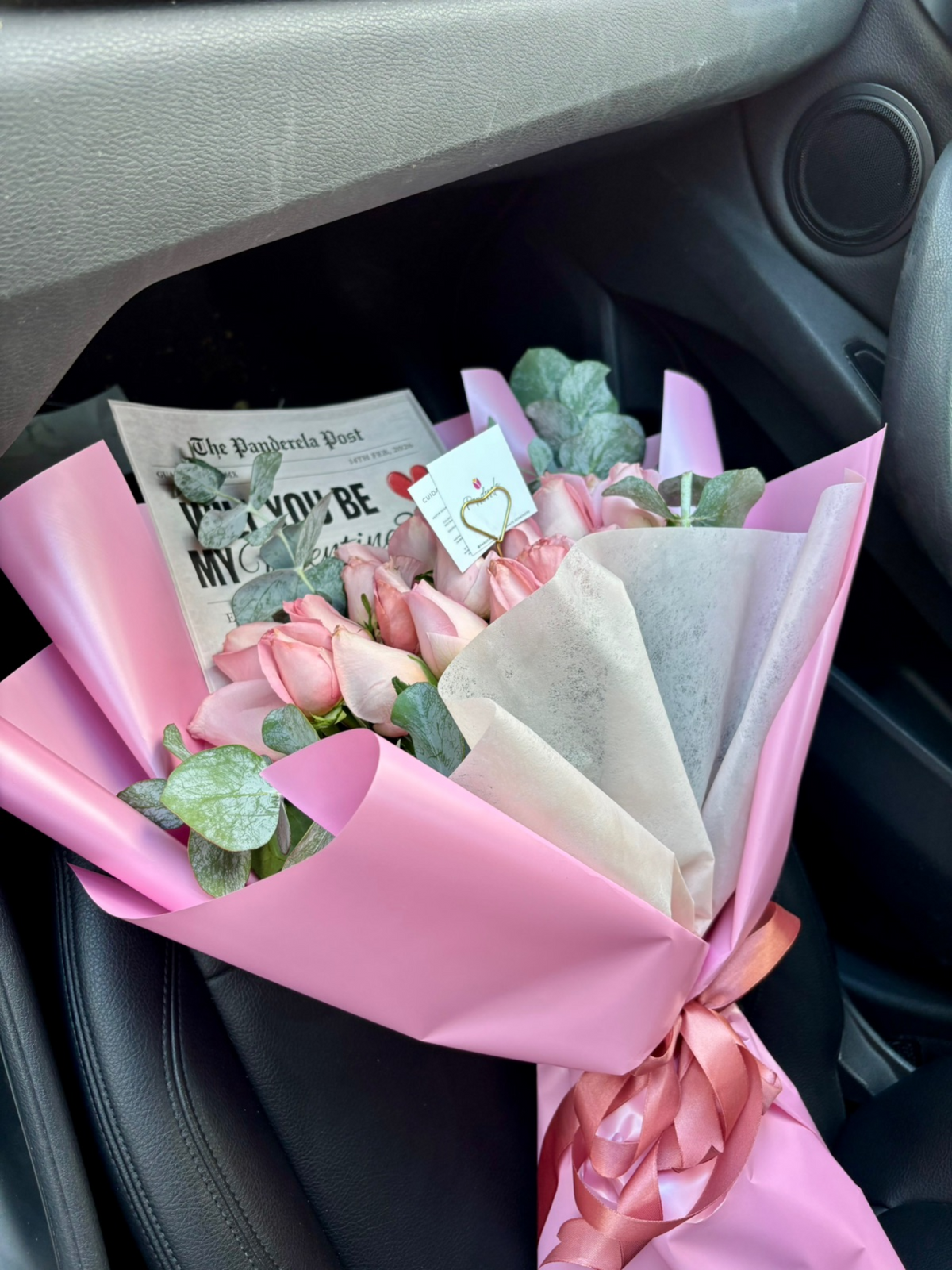 Ramo 24 Rosas Dólar Caricia